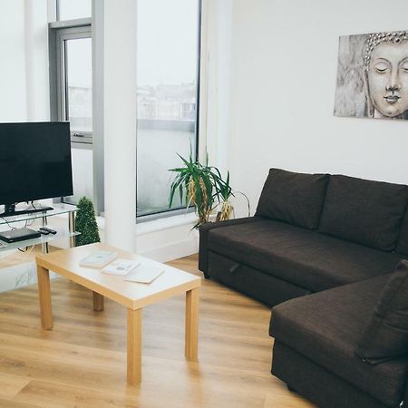 Serviced Apartment In Liverpool City Centre - Free Parking - Balcony - By Happy Days 외부 사진