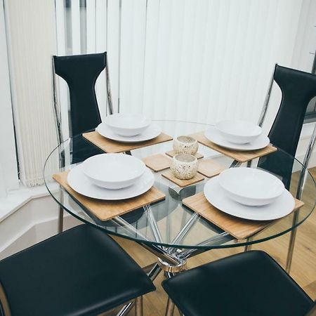 Serviced Apartment In Liverpool City Centre - Free Parking - Balcony - By Happy Days 외부 사진