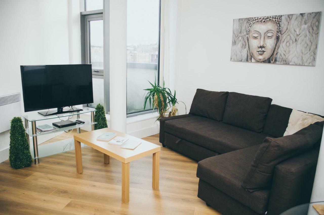 Serviced Apartment In Liverpool City Centre - Free Parking - Balcony - By Happy Days 외부 사진