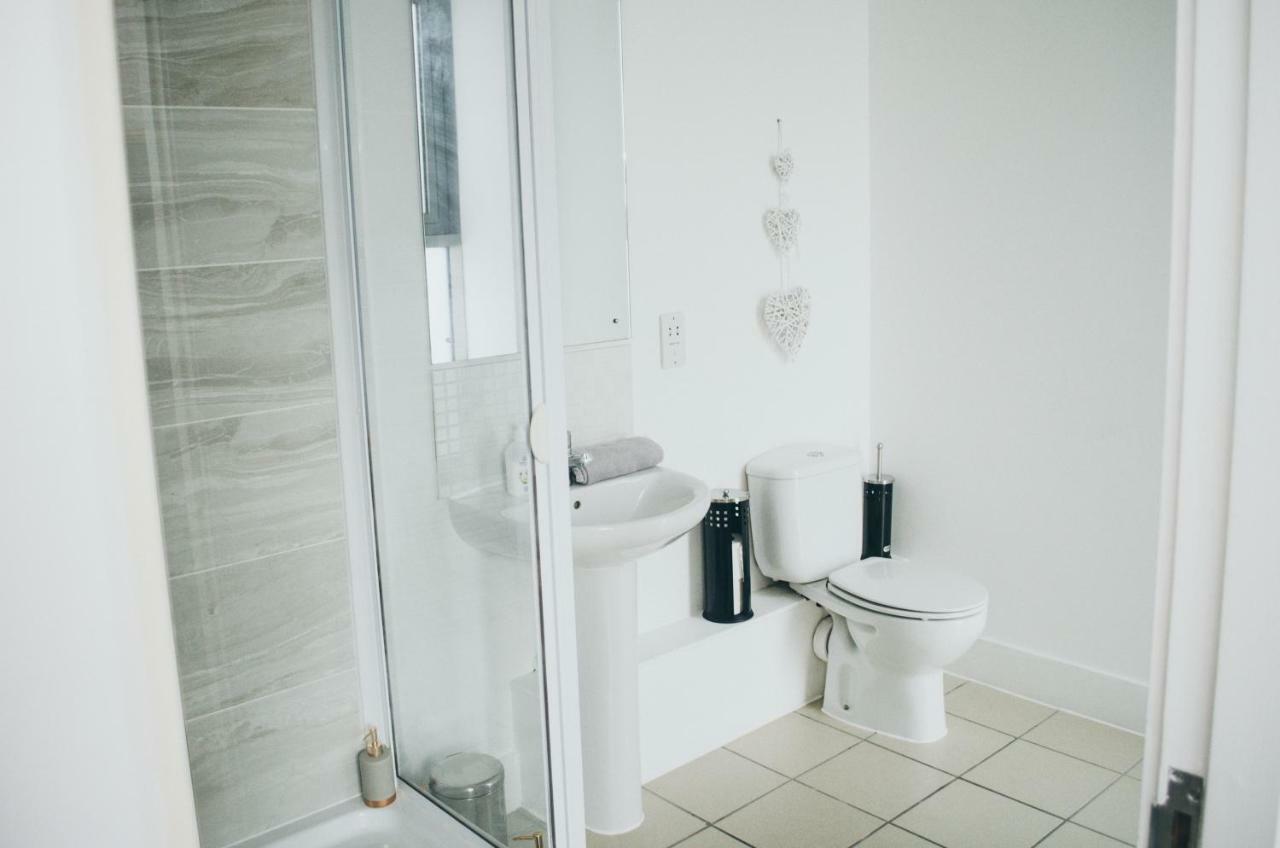 Serviced Apartment In Liverpool City Centre - Free Parking - Balcony - By Happy Days 외부 사진