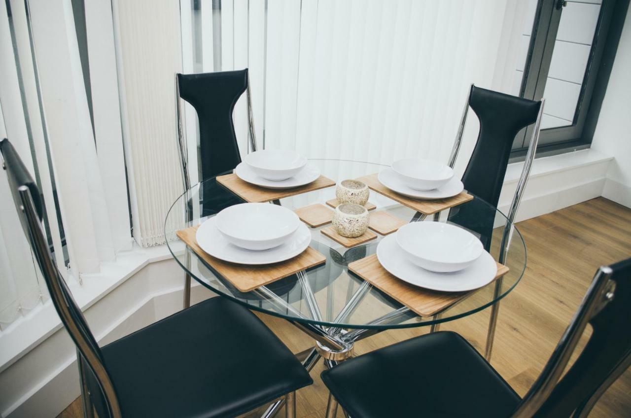 Serviced Apartment In Liverpool City Centre - Free Parking - Balcony - By Happy Days 외부 사진