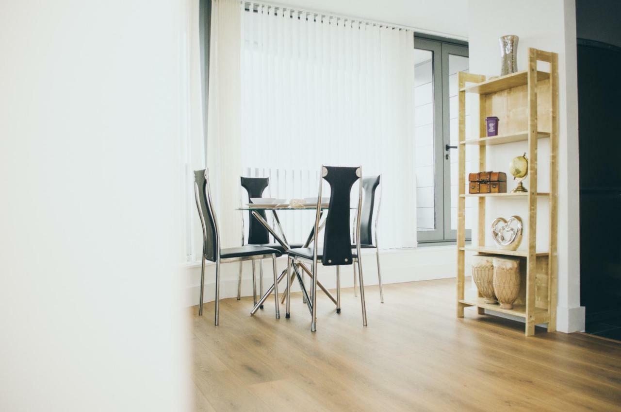 Serviced Apartment In Liverpool City Centre - Free Parking - Balcony - By Happy Days 외부 사진