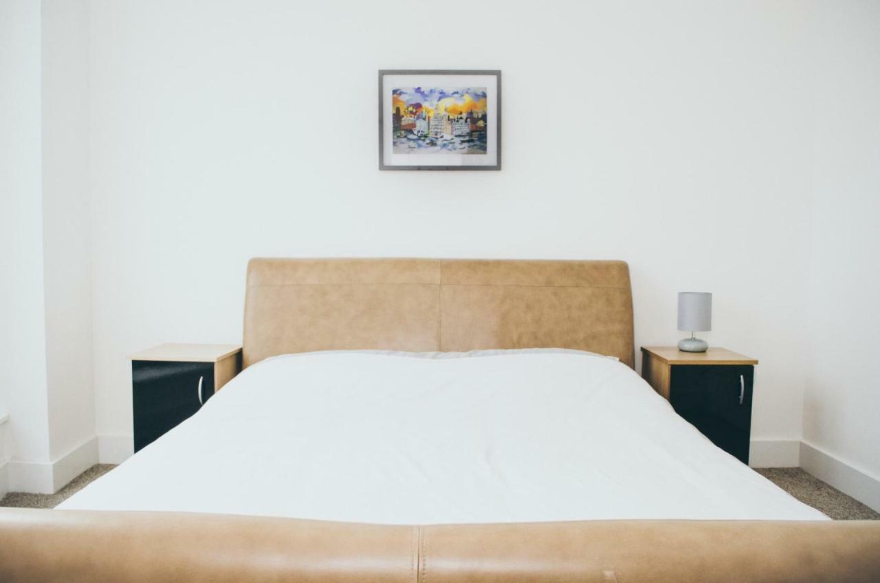 Serviced Apartment In Liverpool City Centre - Free Parking - Balcony - By Happy Days 외부 사진