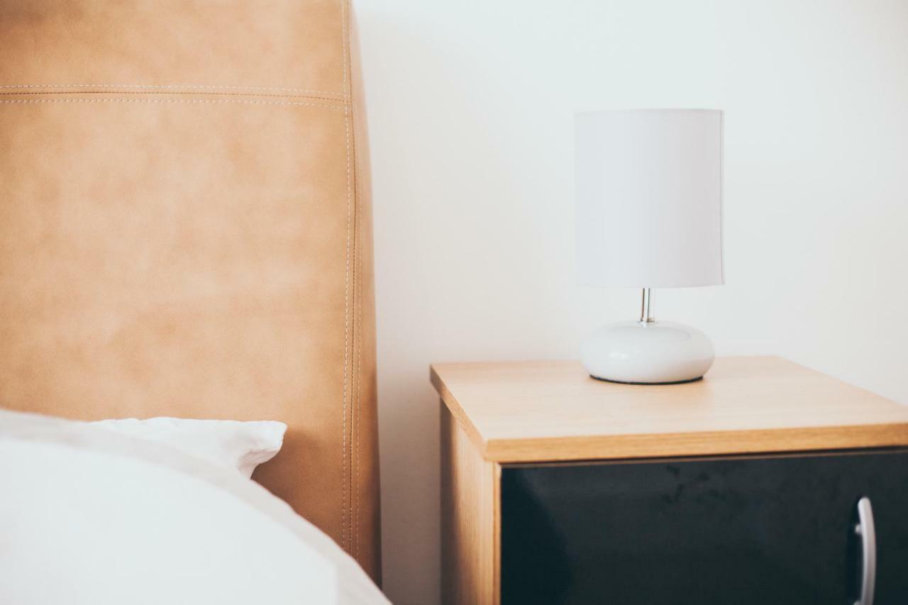Serviced Apartment In Liverpool City Centre - Free Parking - Balcony - By Happy Days 외부 사진