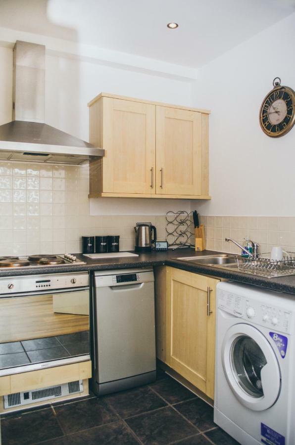 Serviced Apartment In Liverpool City Centre - Free Parking - Balcony - By Happy Days 외부 사진