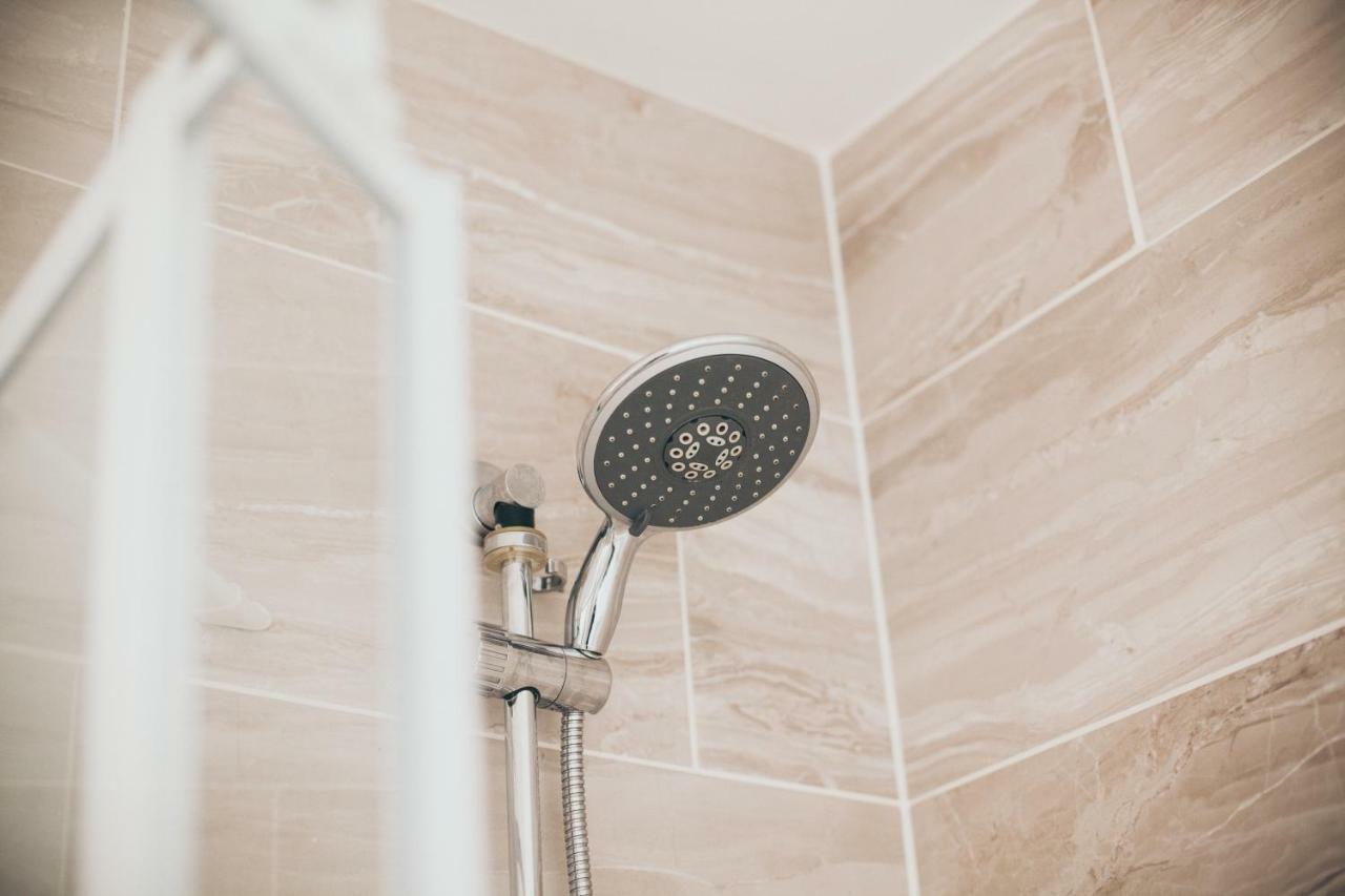 Serviced Apartment In Liverpool City Centre - Free Parking - Balcony - By Happy Days 외부 사진